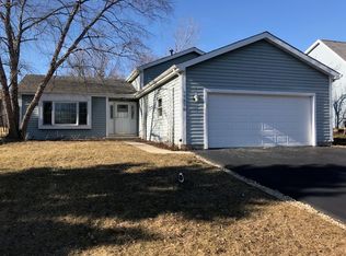 17370 W Dartmoor Dr, Grayslake, IL 60030