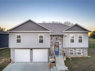 1012 Golden Eagle Cir, Holden, MO 64040