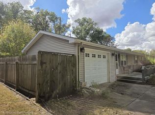 611 Hillcrest Dr, Monticello, IN 47960