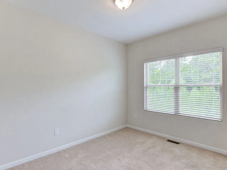 1637 Crafton Way — Photo 22