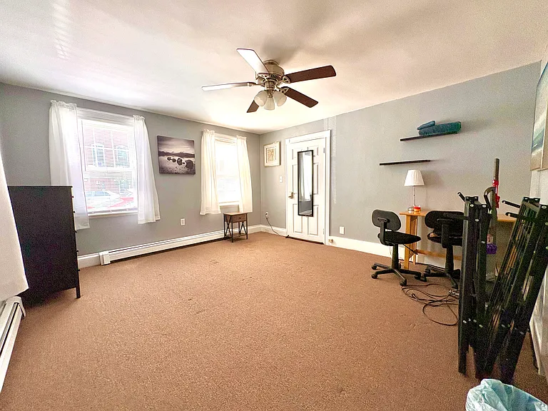 285 Roxbury St — Photo 7