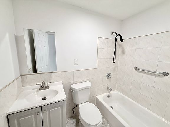 5th image of 529 Quincy St #A