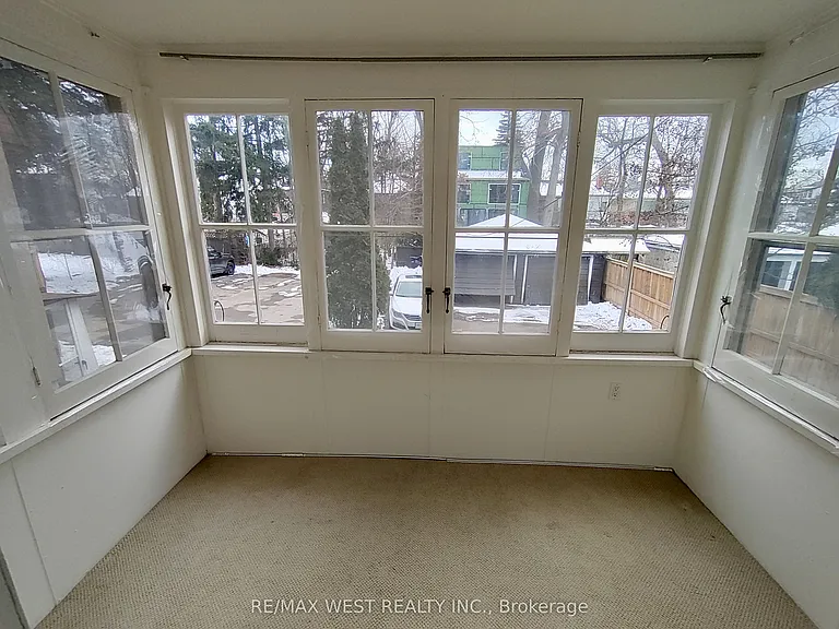 305 Saint Clair Ave E #MAIN FLOOR — Photo 17