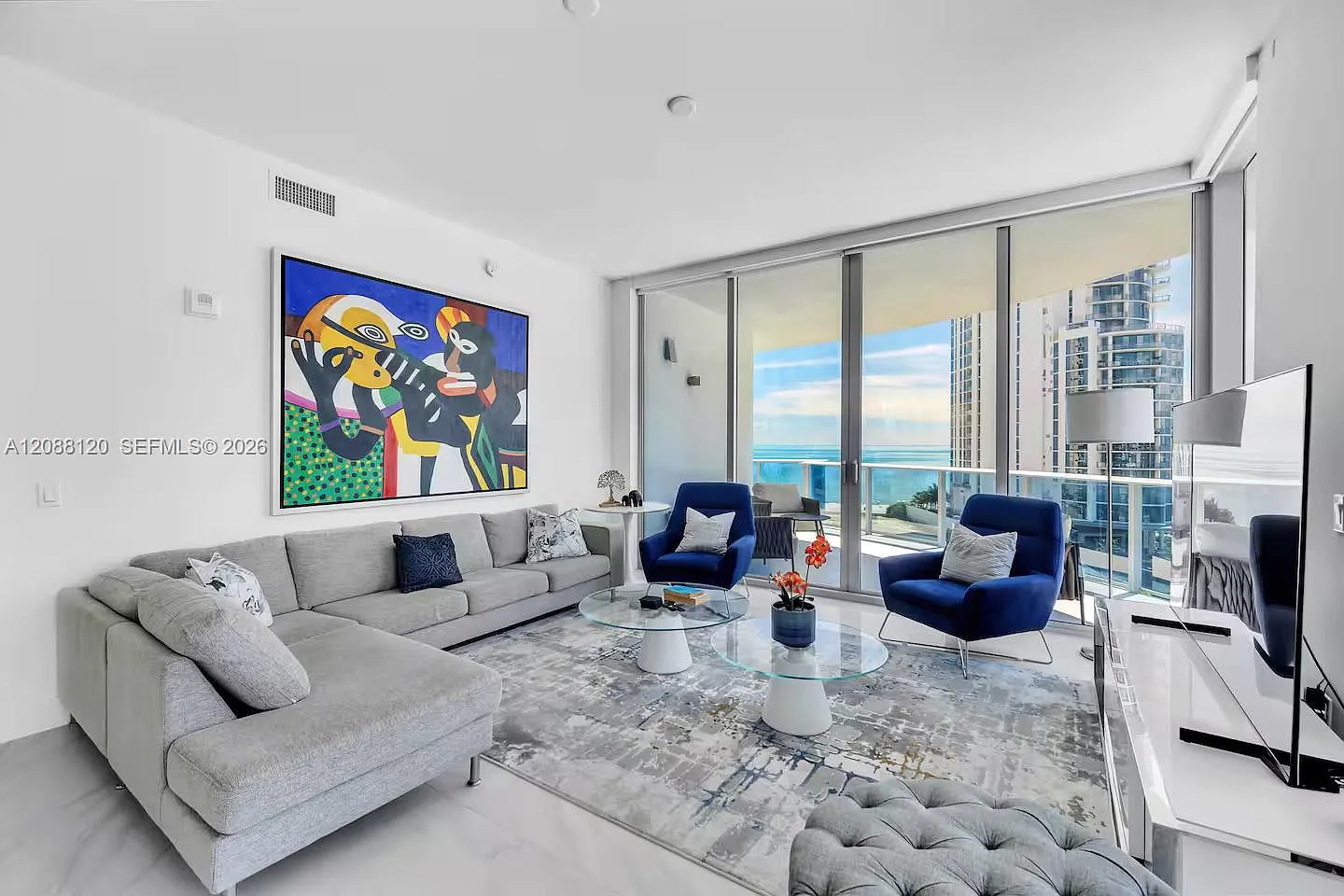 Aurora Condominium — Photo 3