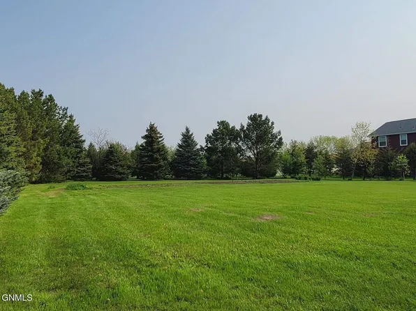 1110-1114 Elbowoods Dr, Hazen, ND 58545