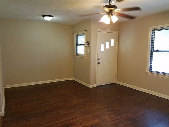 5th image of 403 Bridal Wreath Ave