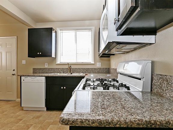 5th image of 7501 Beck Ave