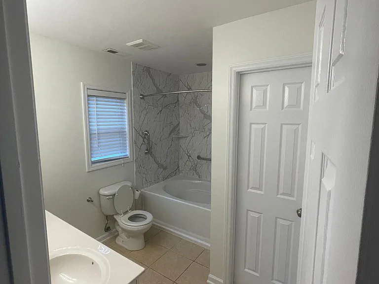 180 Bennington Dr — Photo 16