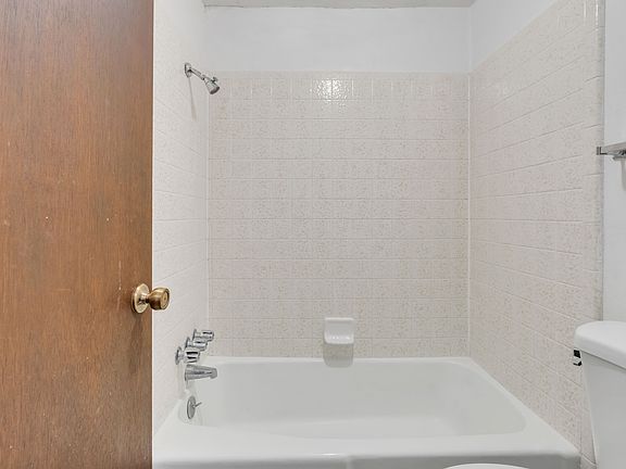 4th image of 318 N C St #10877864