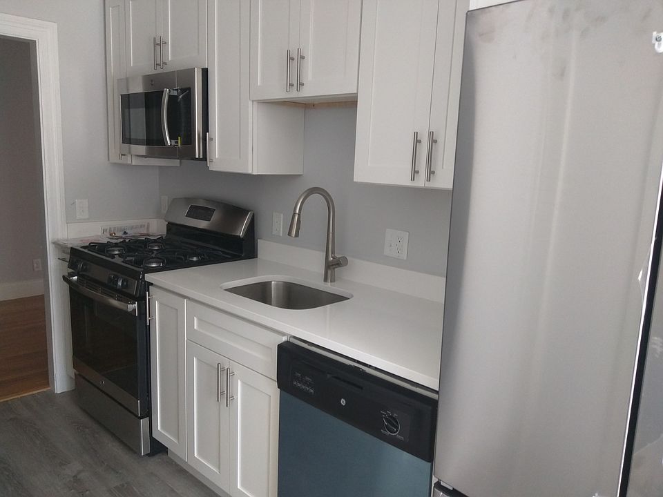1st image of 14 Mount Ida St APT 3