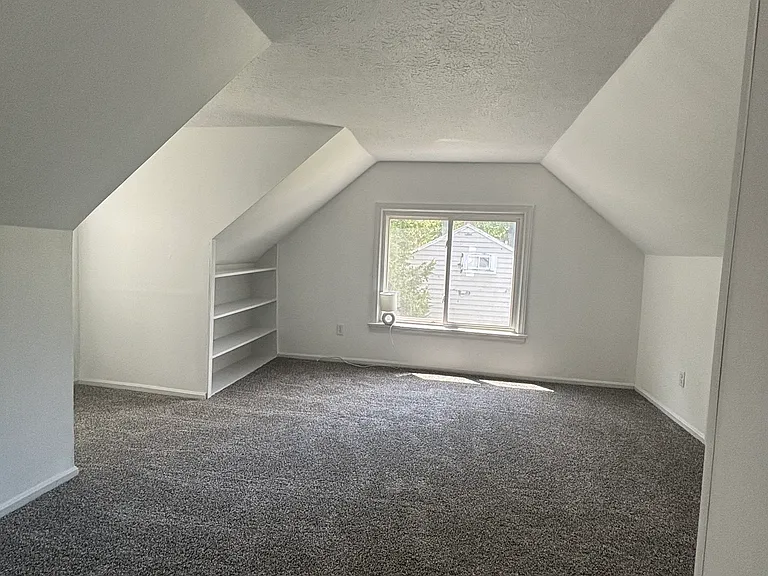 196 S Point Dr — Photo 7
