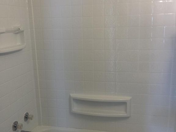 4th image of 704 E Grove St #A