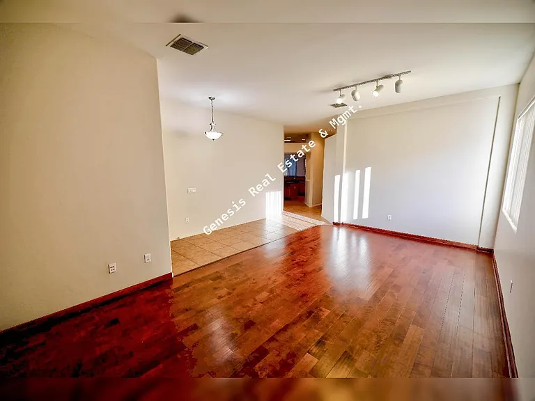 770 W Grantham St — Photo 15