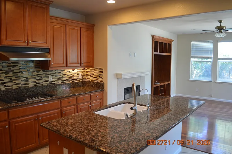 5 bed, 3.0 bath, 2814 sqft, $3,400 — Photo 3
