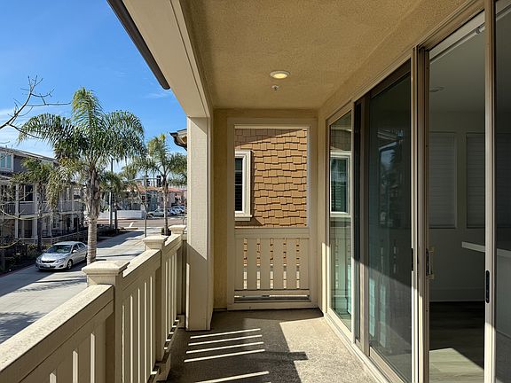 4th image of 822 Santa Barbara Pl