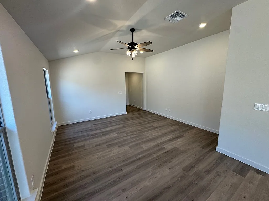4 bed, 2.0 bath, 1610 sqft, $2,700 — Photo 3