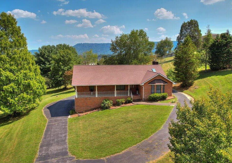1st image of 312 Ferndale Ln