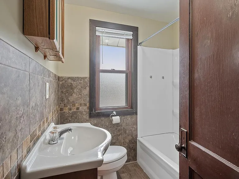 119 Wyoming St E — Photo 7