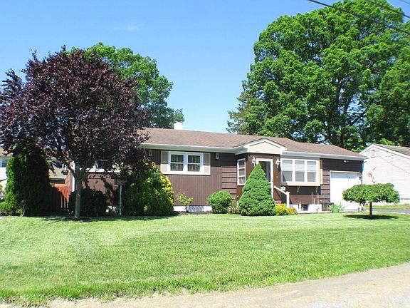 2nd image of 7 Stratford Dr