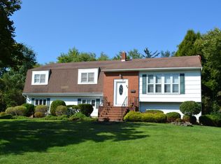 95 Old Post Rd, Freehold, NJ 07728