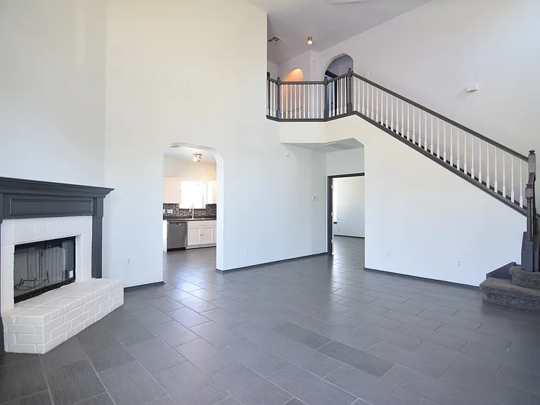 4903 Golden Gate Dr — Photo 8