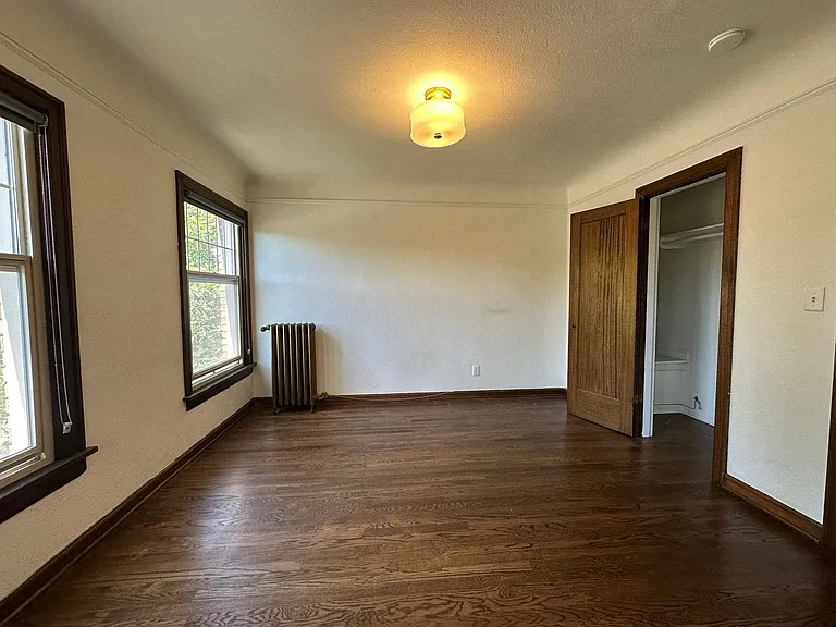 5234 University Way NE — Photo 30