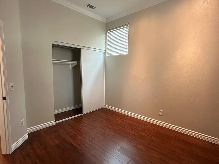 1554 Hastings Way — Photo 6