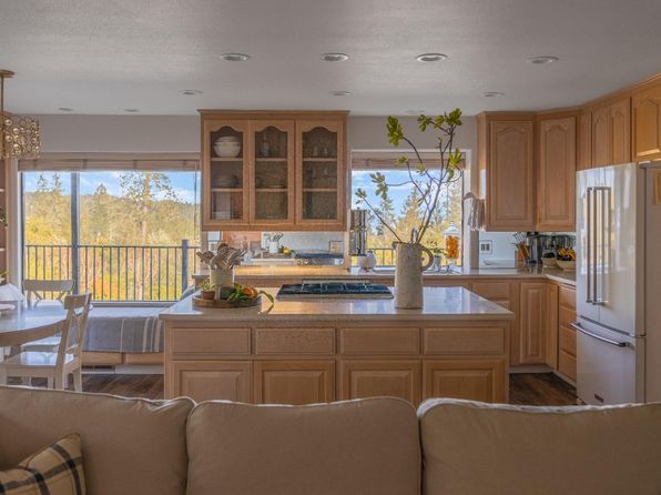 595 Sunset Dr, Angwin, CA 94508