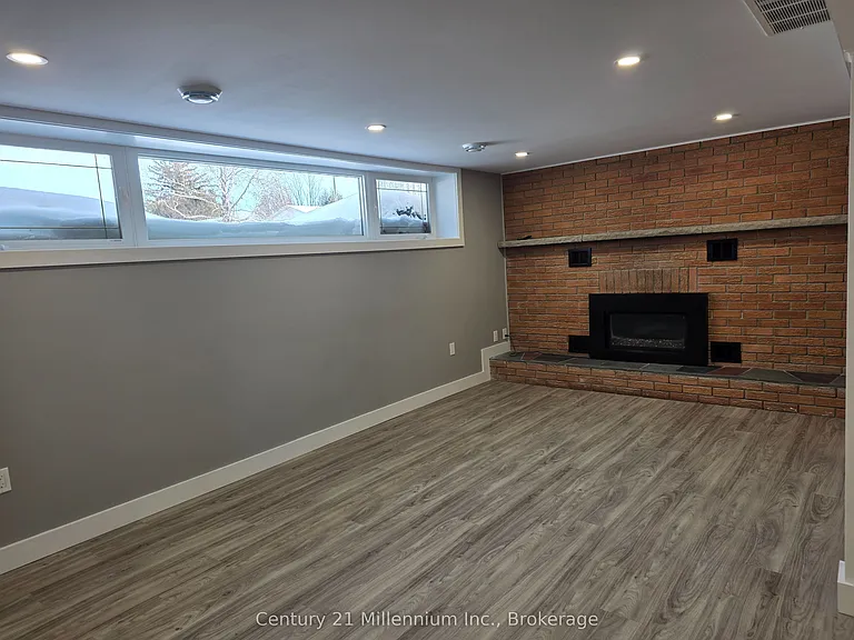 398 Kingsway St E #2 — Photo 4