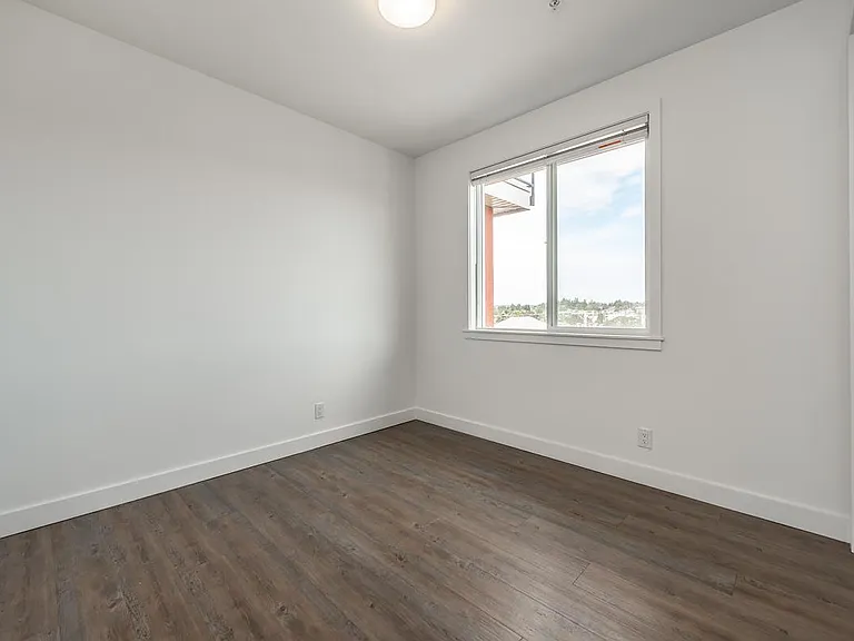 3185 Tillicum Rd — Photo 25