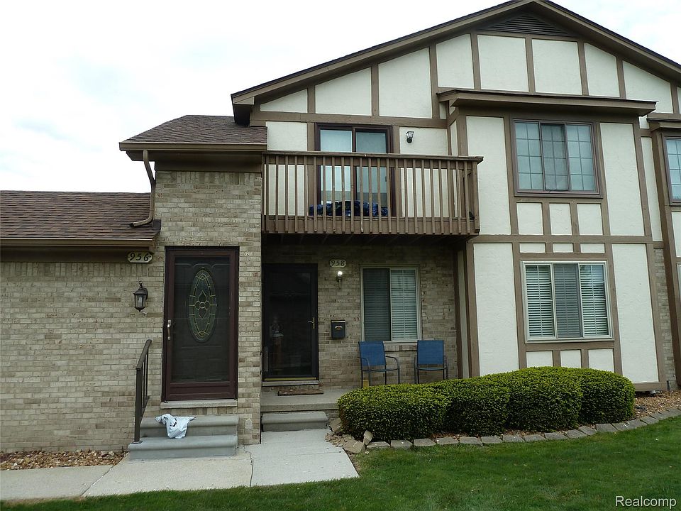 1st image of 958 Country Club Dr #6