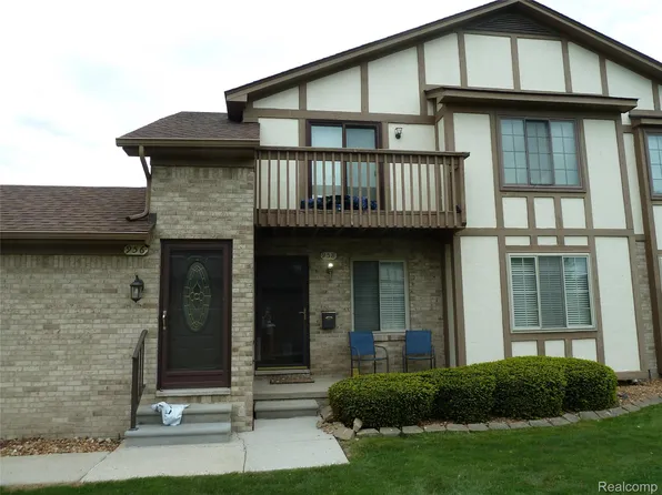 958 Country Club Dr #6, Saint Clair Shores, MI 48082