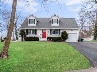 4 Soundway Dr, Rocky Point, NY 11778