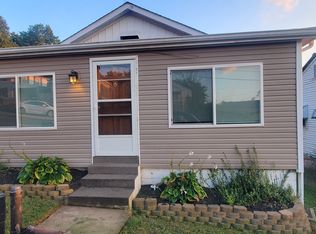 720 7th St, Nitro, WV 25143