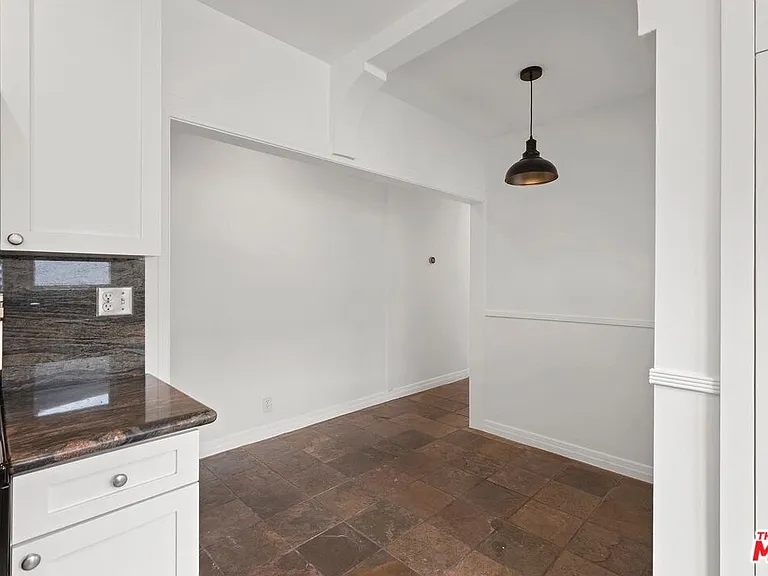 228 Rennie Ave — Photo 16