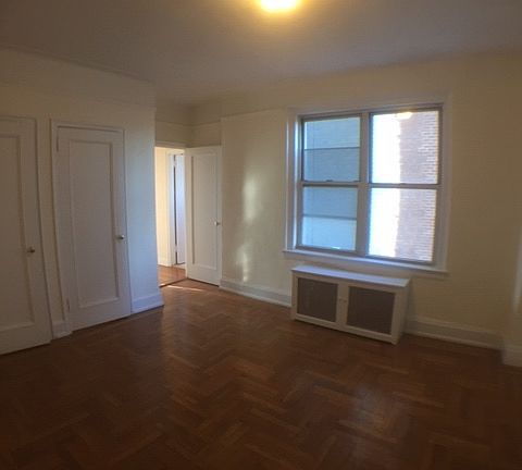 3rd image of 36 Plaza St E APT 6B