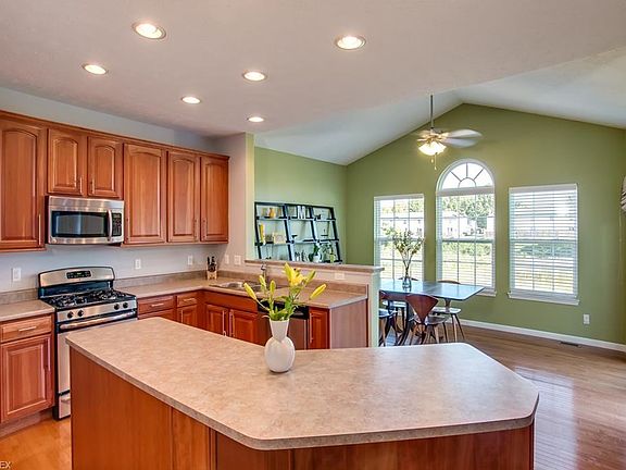 3rd image of 38161 N Brooks Dr #112