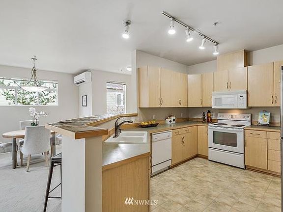 2nd image of 594 241st Ln SE