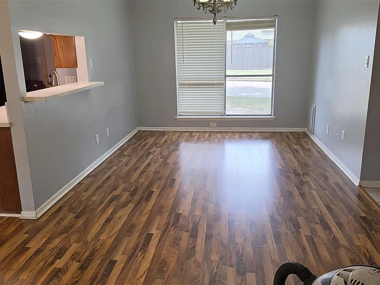 1502 Sudbury Dr — Photo 3