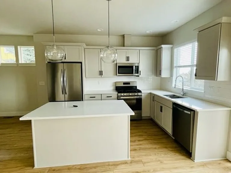 1718 NE Lotus Dr #1 — Photo 3