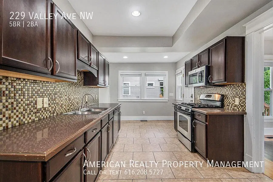 5 bed, 3078 sqft, $2,700 — Photo 3