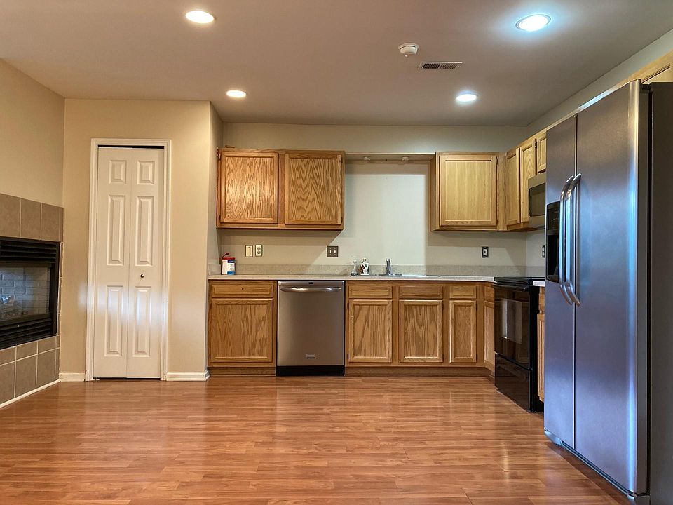 1493 Silverbrook Ridge Dr Walled Lake MI Zillow