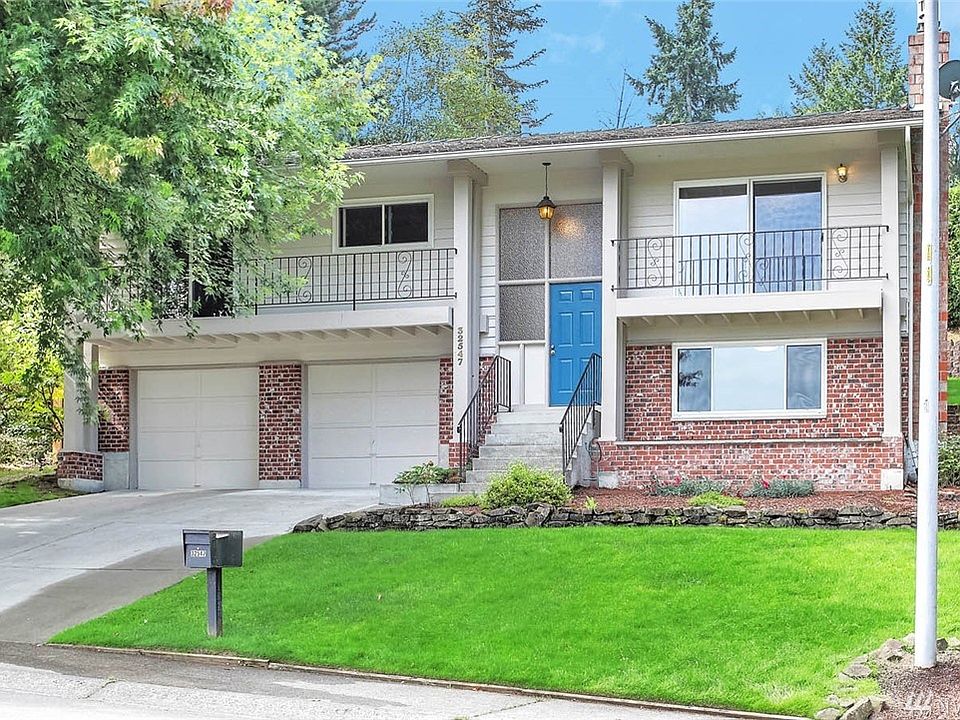 Welcome home to this well-maintained home in desirable Twin Lakes! Lawn is really this beautiful and green!