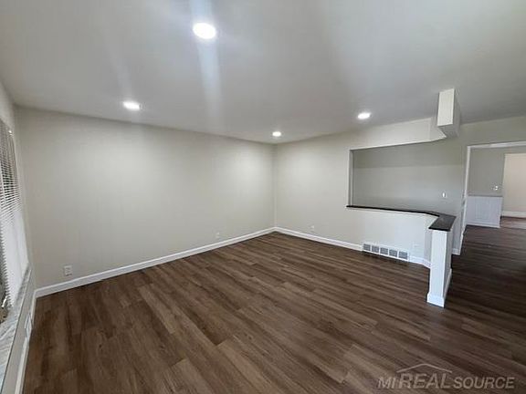 4th image of 33742 Elford Dr