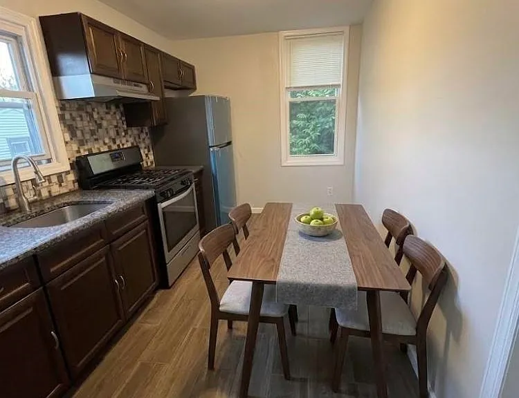 296 N Clinton St — Photo 10