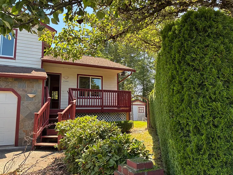 2600 Arbor St — Photo 4