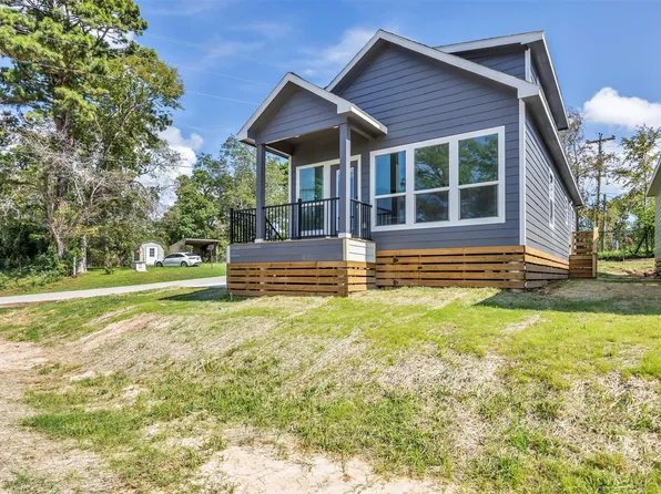 117 Rain Forest Rd, Onalaska, TX 77360