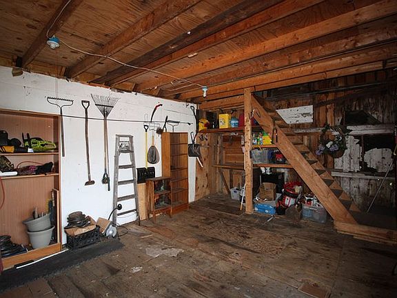 4th image of 39 Court St