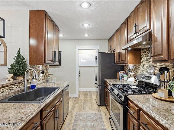 5th image of 1760 Eastridge Dr