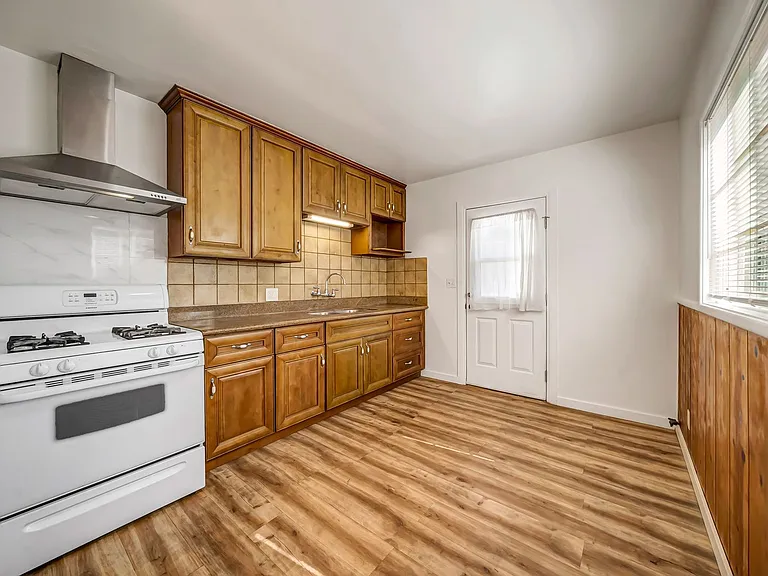 654 Patterson Ave — Photo 11